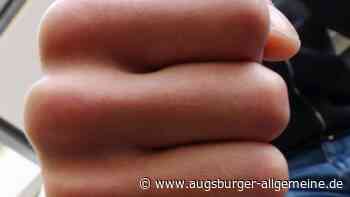 Rangelei in der Tram: Schwarzfahrer schlägt Fahrscheinkontrolleur