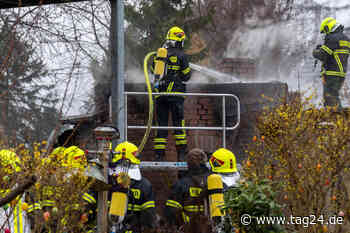 Werkstatt im Vogtland brennt komplett nieder, Wind erschwert Löscharbeiten in Treuen - TAG24
