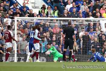 West Ham player ratings vs Chelsea: Craig Dawson and Lukasz Fabianski heroics in vain after late defeat - Evening Standard