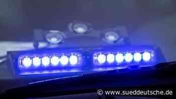 Leeres Sportboot löst Suchaktion auf der Elbe aus - Süddeutsche Zeitung - SZ.de