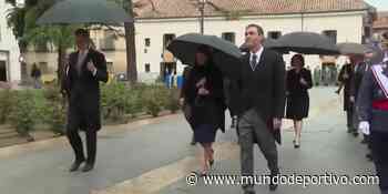 La curiosa anécdota de Pedro Sánchez y el rey Felipe VI con un paraguas en pleno chaparrón - MUNDO DEPORTIVO