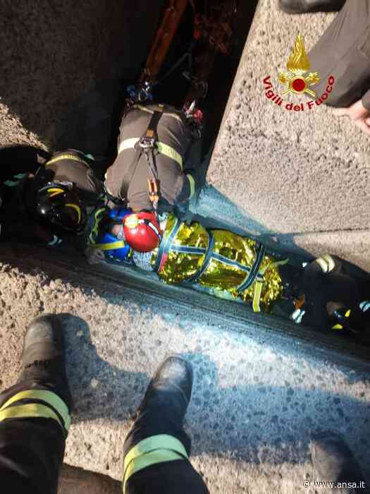 Ragazza scivola su frangiflutti porto Catania, è in salvo - Agenzia ANSA