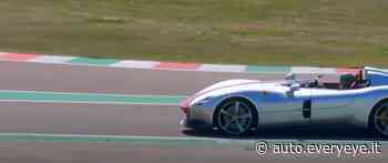 Rara Ferrari Monza SP2 si fa vedere a Fiorano: sentite il rombo del V12! - Everyeye Auto