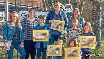 Förderverein verdoppelt Spende: Spielzeugkisten für die Grundschule Blomberg - Lokal26