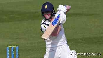 County Championship: Warwickshire ease past Essex by 10 wickets to pick up first win of season