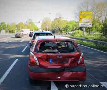 Unfall in Hilden: Betrunkener Fahrer flüchtet mit dem Taxi - Super Tipp