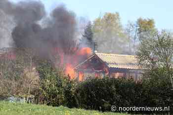 Uitslaande brand verwoest chalet op camping in Oldeouwer (video) - Noordernieuws
