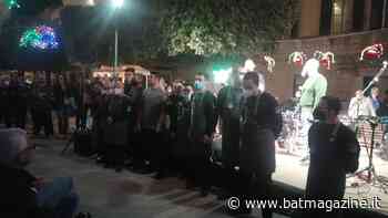 Trani - All'apertura della "Locanda del giullare" i ragazzi firmano i contratti - BAT Magazine