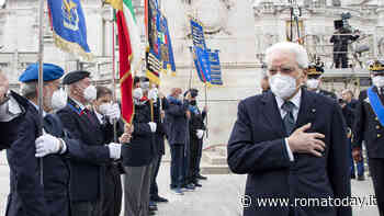 25 aprile, Mattarella omaggia il Milite ignoto. Gualtieri: "Celebriamo la resistenza con l'Ucraina nel cuore"