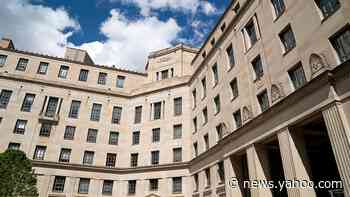 Justice pledging white-collar crackdown - Yahoo News