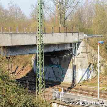 Trotz Verbot: Zu schwere Fahrzeuge auf Brücke in Essen - Jetzt reagiert die Stadt - Radio Essen