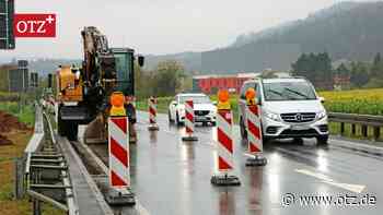 Stau auf B88 bei Kahla: Ein einsamer Bagger, der Pendler nervt