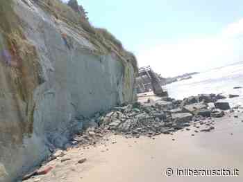 Anzio, torna a crollare la falesia nel tratto del lido Garda - InLiberaUscita.it