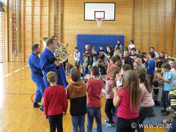 Sonus Brass in der Volksschule - Sulz - VOL.AT
