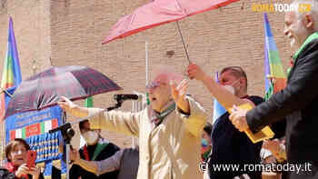 VIDEO | La staffetta partigiana Iole Mancini canta Bella Ciao dal palco: "Viva la libertà"
