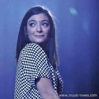 Lorde explains why she 'shushed' audience during concert