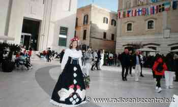 MATERA PALCOSCENICO DI DUE MERAVIGLIOSI ABITI A TEMA DELLA STILISTA CARMELA FORTUNATO – Radio Senise Centrale - Radio Senise Centrale