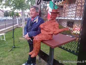 Wainer Mazza inaugura il monumento del cantastorie: l'opera realizzata dallo scultore Andrea Jori - Mantovauno.it