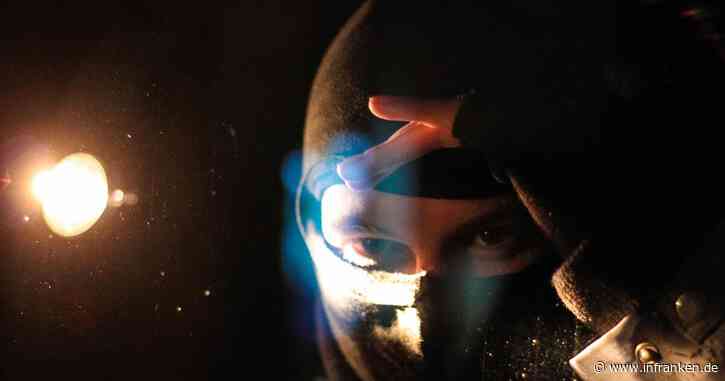 Einberg: Maskierter überfällt Geschäftsmann - Polizei weist auf Detail bei Täterbeschreibung hin