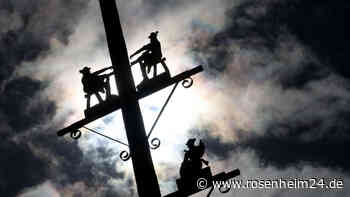 Maibaumaufstellen in Eggstätt: Diebe der Jungbauernschaft Prien bringen Maibaum zurück