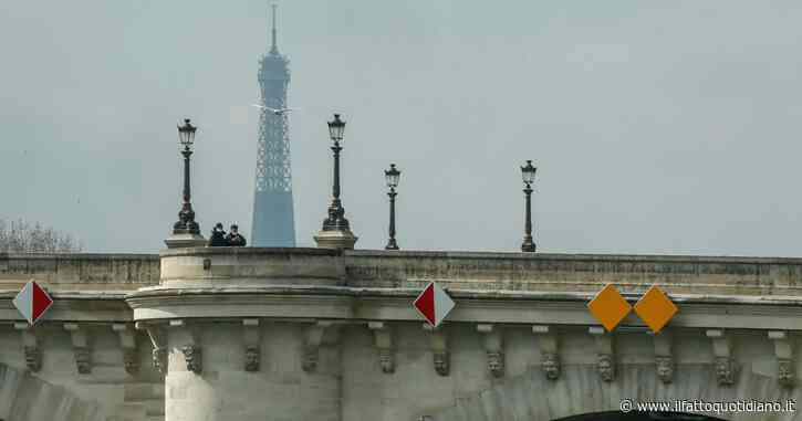 Parigi, poliziotto spara contro un’automobile: due morti e un ferito. “Il veicolo ha rifiutato di fermarsi per un controllo”