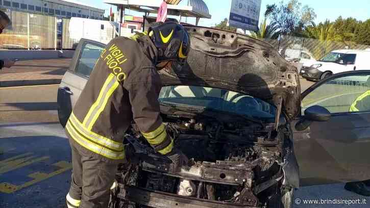 Incendio auto ibrida in aeroporto: domato da vigile del fuoco libero dal servizio - BrindisiReport