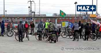 Fahrradkorso durch Wittenberge: Gegner der Autobahn 14 blockieren Elbebrücke - Märkische Allgemeine Zeitung