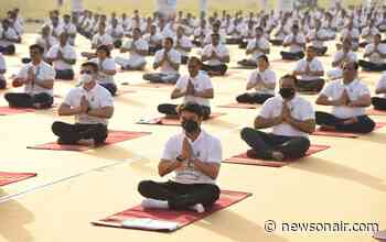 Ministry of Civil Aviation organizes mega-event 'Yog Prabha' at Safdarjung Airport - NewsOnAIR