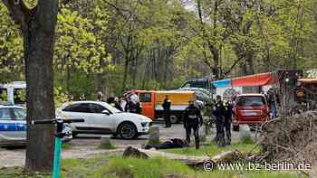 Betrunkene Kumpels sorgen für riesigen Polizei-Einsatz - B.Z. – Die Stimme Berlins