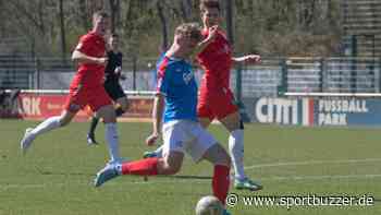 Jungstorch Niklas Niehoff bleibt bei Holstein Kiel - Sportbuzzer