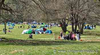 Una tendopoli sul pianoro con i giovani protagonisti: Colle San Marco si rianima, il parco preso d'assalto - corriereadriatico.it