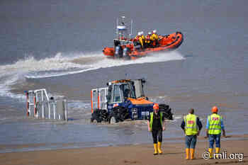 Burnham RNLI volunteers dash to Brean to assist a kite surfer - rnli.org