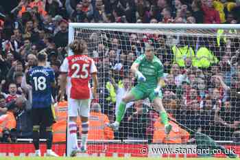 Arsenal: Danny Murphy criticises Aaron Ramsdale for reaction to Bruno Fernandes penalty - Evening Standard