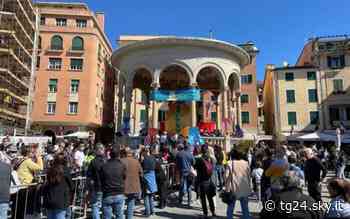 Pasqua:centinaia di bimbi a Rapallo per 'rompere' l'Uovo gigante - Sky Tg24