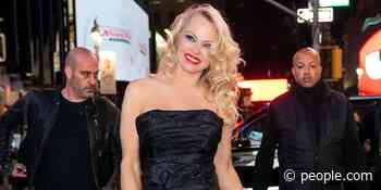 Pamela Anderson Visits Times Square Chicago Billboard After Her Debut as Roxie Hart - PEOPLE
