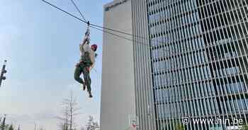 Ondernemers overwinnen angsten met death ride vanaf gebouw Skyline Communications in Izegem - Het Laatste Nieuws