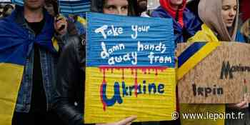 Les Ukrainiens de Nice dans la rue pour demander le retrait de l'armée russe de leur pays - Le Point