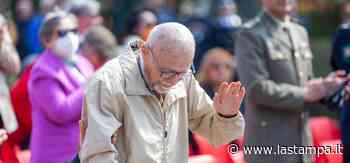 25 Aprile a Vercelli, tra passato e futuro. In prima fila uno degli ultimi partigiani - La Stampa