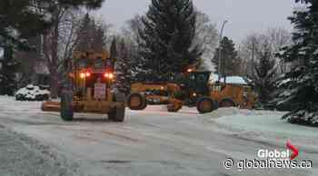 Edmonton city council examining snow removal strategy - Global News