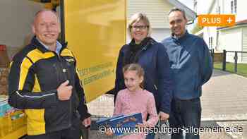 Zum Welttag des Buches: Postbote verschenkt Bücher in Witzighausen