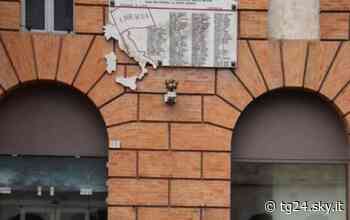 Sindaco Foligno omaggia caduti cimitero di guerra di Rivotorto - Sky Tg24