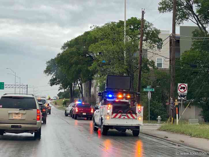 1 in custody after SWAT called to central Austin apartment