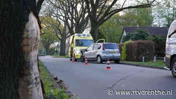 Auto tegen boom in Nieuw-Roden - RTV Drenthe