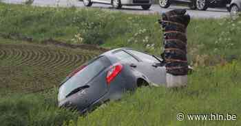Bestuurster belandt met auto in gracht | Menen | hln.be - Het Laatste Nieuws