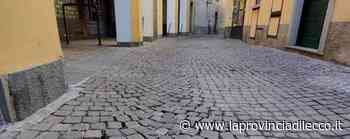 Lecco. Via Maggiore: porfido saltato Le caviglie sono a rischio - La Provincia di Lecco