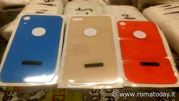 Cover per lo smartphone, ma sono contraffatte. Sequestrate all'aeroporto
