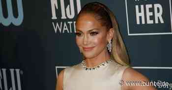 Laut Jennifer Lopez: Das sind die 3 Mode-Must-haves für Frauen ab 50 - BUNTE.de