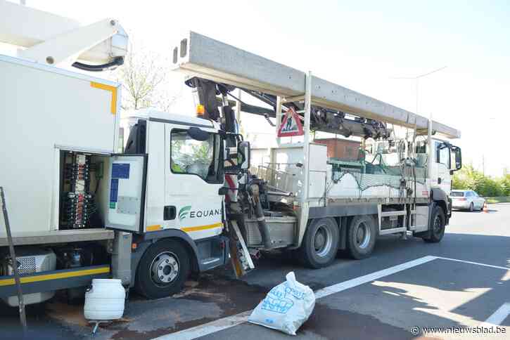 Twee vrachtwagens rijden op elkaar in op N60 in Eine, met lange files tot gevolg