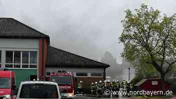 Alarm in Adelsdorf: Rauch über der Grundschule - Nordbayern.de
