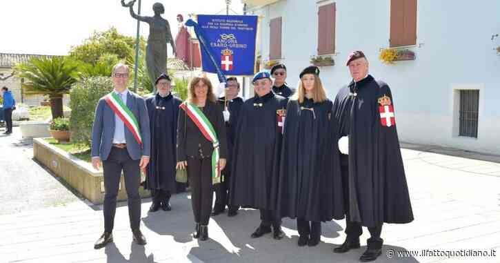 Alla festa del 25 aprile spunta anche lo stemma dei Savoia, polemica nel Comune marchigiano. Il Pd: “Monarchia e Resistenza incompatibili”